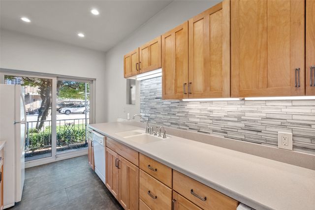 4420 Harlanwood Drive 131, Fort Worth, TX 76109