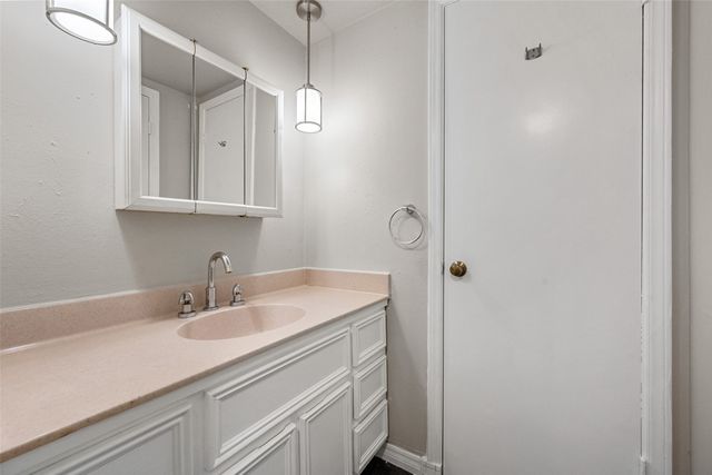 4420 Harlanwood Drive 131, Fort Worth, TX 76109