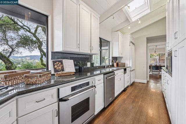 858 Mountain View Dr, Lafayette, CA 94549