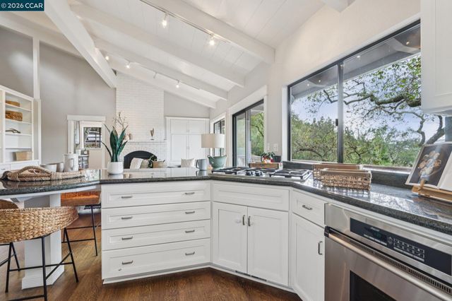 858 Mountain View Dr, Lafayette, CA 94549