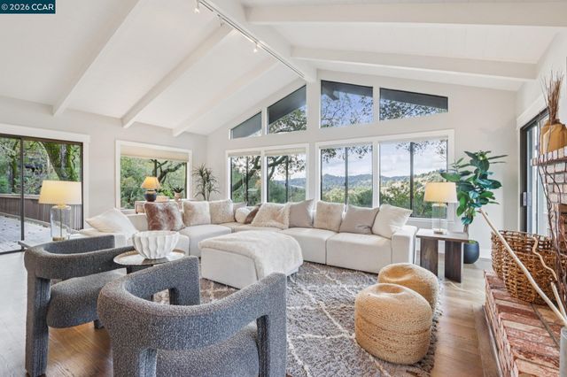 858 Mountain View Dr, Lafayette, CA 94549