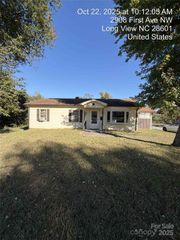 2908 1st Avenue NW, Hickory, NC 28601