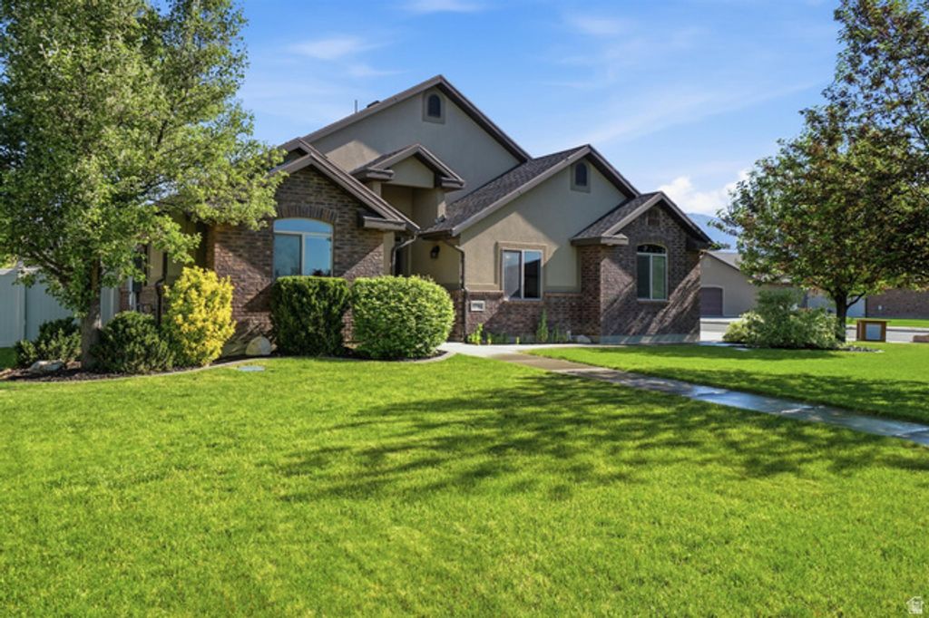 Image 3 of property listing at 2766 W 2125 N, Plain City, UT 84404
