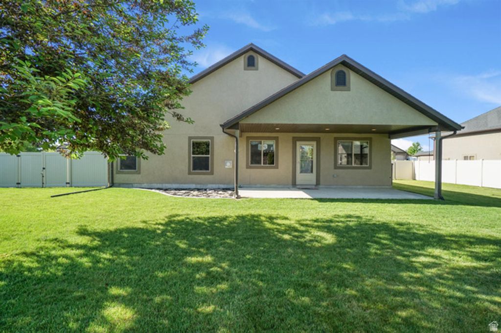 Image 32 of property listing at 2766 W 2125 N, Plain City, UT 84404