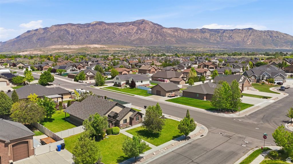 Image 37 of property listing at 2766 W 2125 N, Plain City, UT 84404