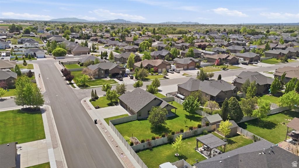 Image 39 of property listing at 2766 W 2125 N, Plain City, UT 84404