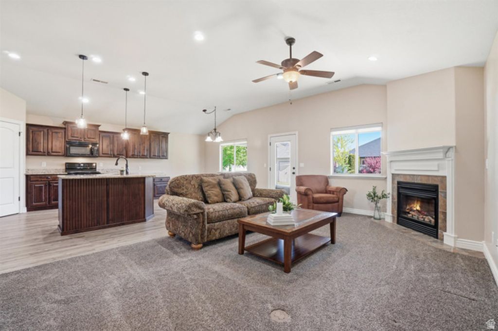 Image 5 of property listing at 2766 W 2125 N, Plain City, UT 84404