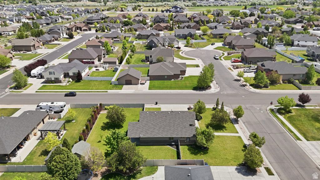 Image 41 of property listing at 2766 W 2125 N, Plain City, UT 84404