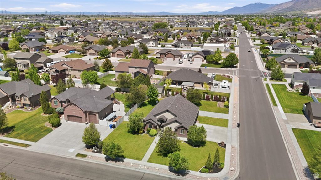 Image 45 of property listing at 2766 W 2125 N, Plain City, UT 84404