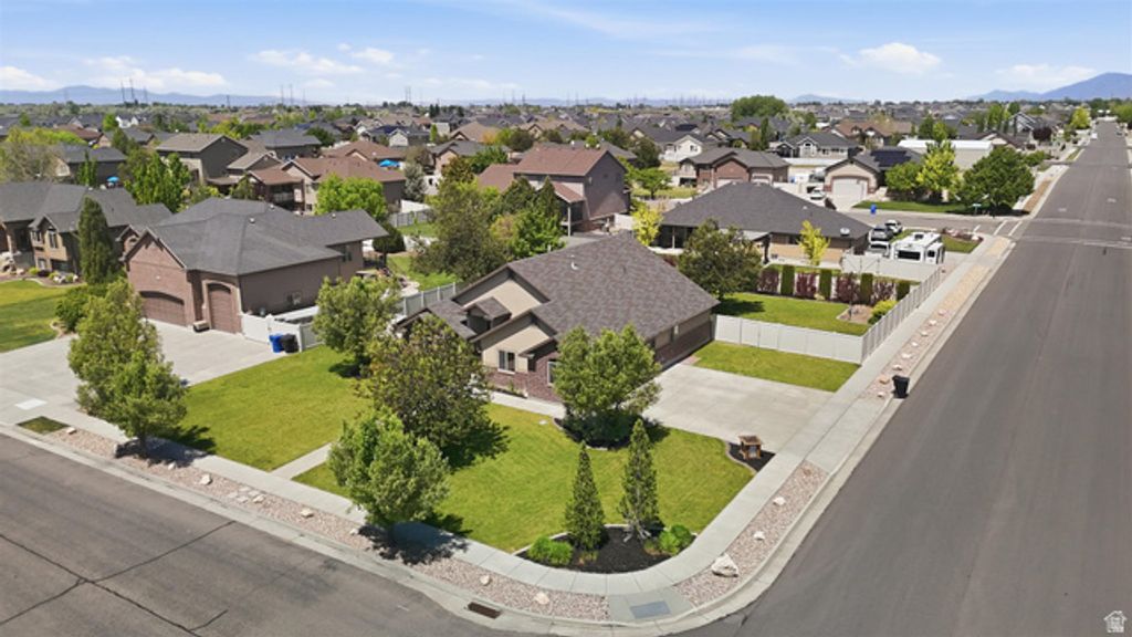Image 55 of property listing at 2766 W 2125 N, Plain City, UT 84404