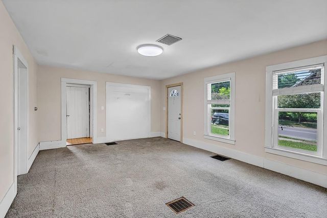 406 W 12th Street, Cedar Falls, IA 50613