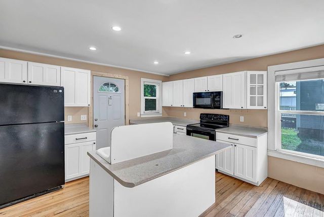 406 W 12th Street, Cedar Falls, IA 50613