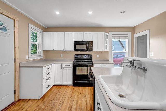 406 W 12th Street, Cedar Falls, IA 50613