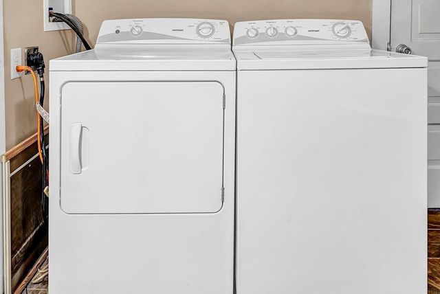 406 W 12th Street, Cedar Falls, IA 50613