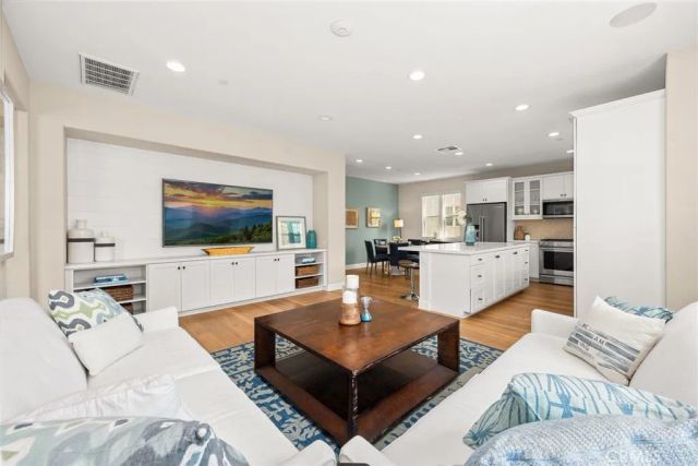 843 Orchid Way D, Azusa, CA 91702