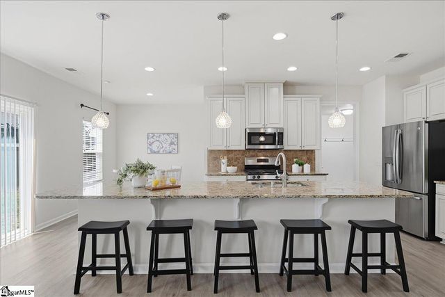 220 Waters Run Lane, Simpsonville, SC 29681