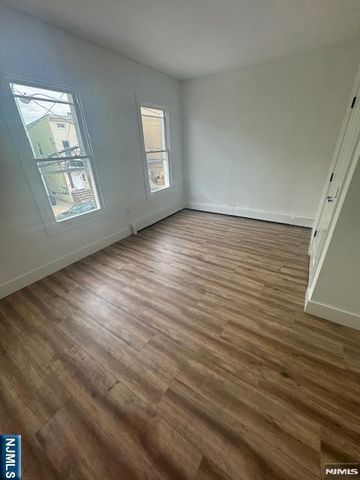 9 Maple 2L, Kearny, NJ 07032