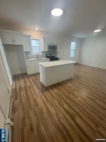9 Maple 2L, Kearny, NJ 07032