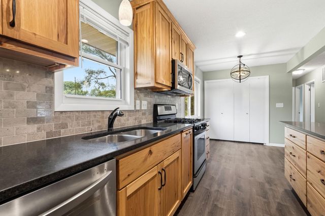10200 Redwood Street NW, Coon Rapids, MN 55433