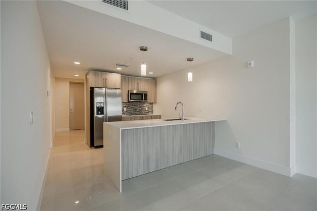 15901 ROYAL POINTE LN 306, Fort Myers, FL 33908
