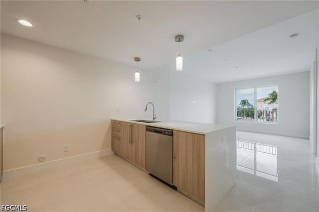 15901 ROYAL POINTE LN 306, Fort Myers, FL 33908