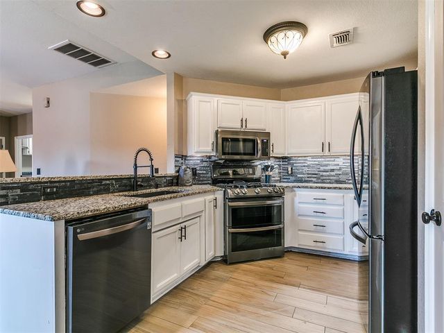 112 Woodgate Drive, Yukon, OK 73099