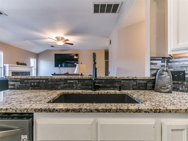 112 Woodgate Drive, Yukon, OK 73099