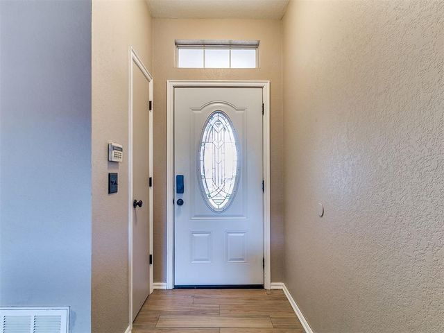 112 Woodgate Drive, Yukon, OK 73099