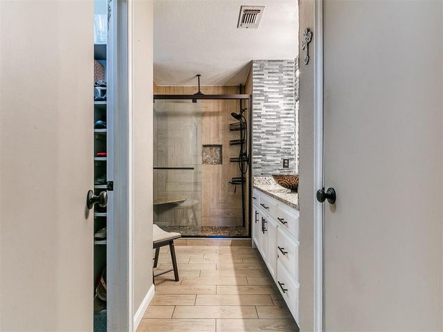 112 Woodgate Drive, Yukon, OK 73099