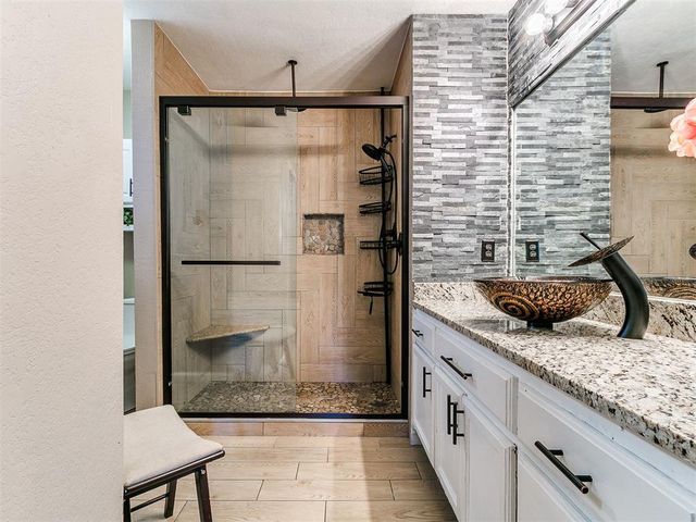 112 Woodgate Drive, Yukon, OK 73099