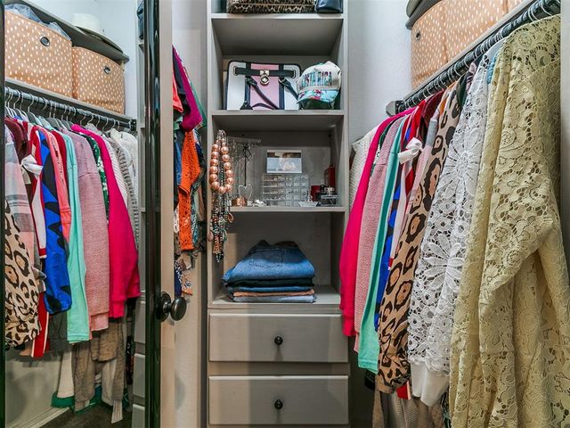 112 Woodgate Drive, Yukon, OK 73099