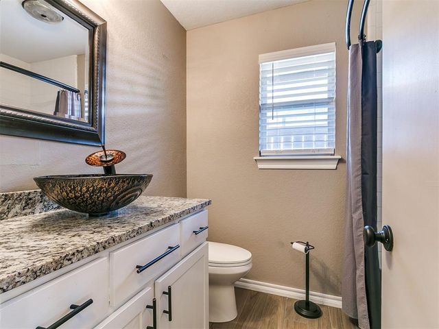 112 Woodgate Drive, Yukon, OK 73099