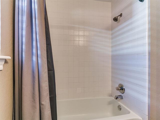 112 Woodgate Drive, Yukon, OK 73099