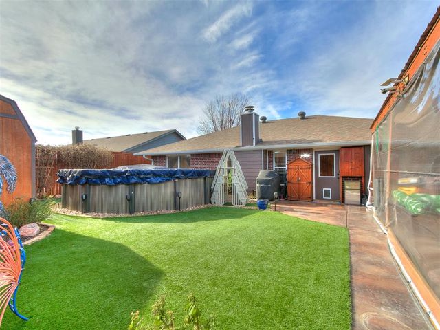 112 Woodgate Drive, Yukon, OK 73099