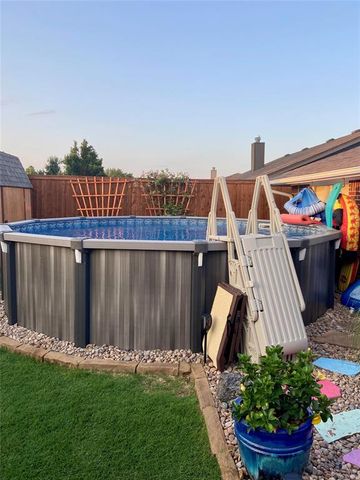 112 Woodgate Drive, Yukon, OK 73099