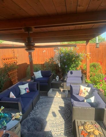 112 Woodgate Drive, Yukon, OK 73099