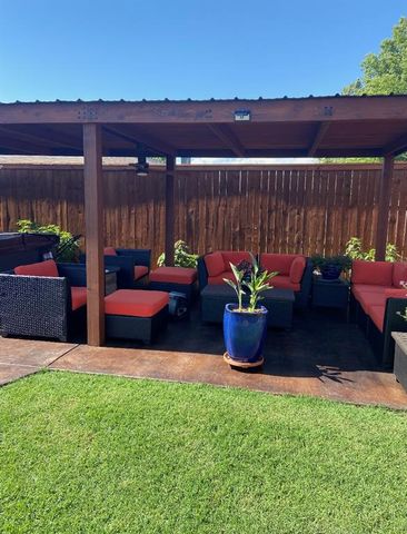 112 Woodgate Drive, Yukon, OK 73099