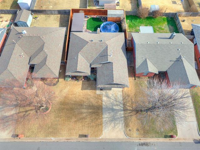 112 Woodgate Drive, Yukon, OK 73099