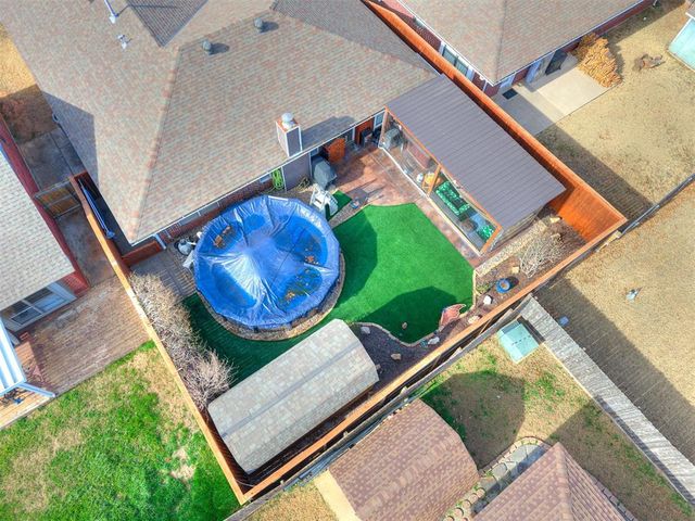 112 Woodgate Drive, Yukon, OK 73099