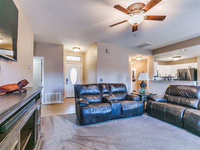 112 Woodgate Drive, Yukon, OK 73099