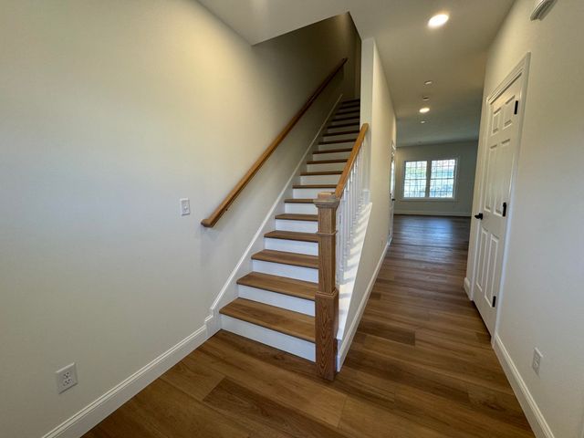 8C Dearborn Circle, Goffstown, NH 03045