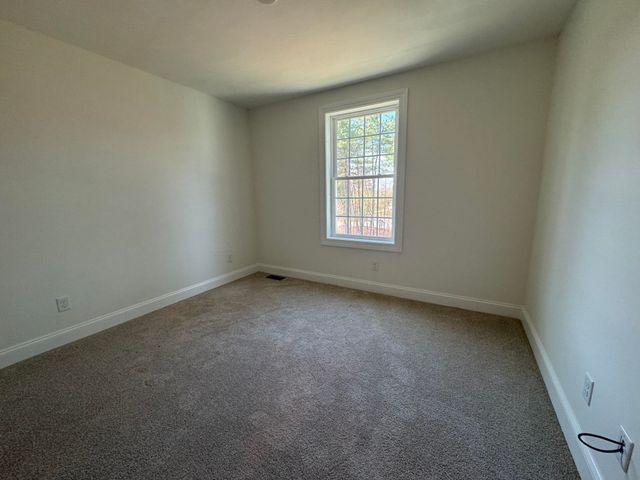 8C Dearborn Circle, Goffstown, NH 03045