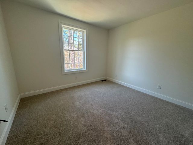 8C Dearborn Circle, Goffstown, NH 03045