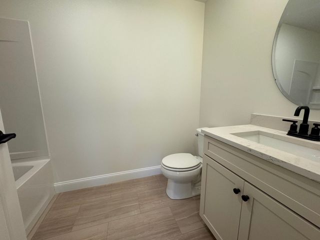 8C Dearborn Circle, Goffstown, NH 03045
