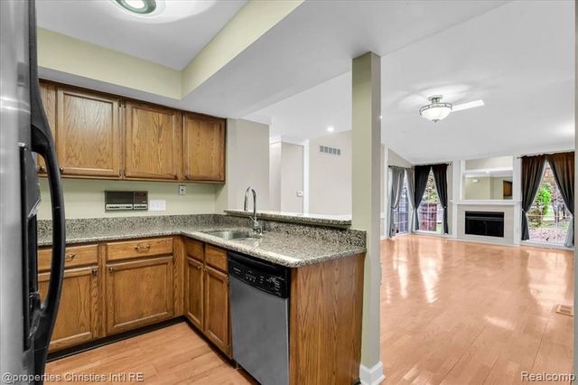 6651 Hearthside Court, West Bloomfield, MI 48322