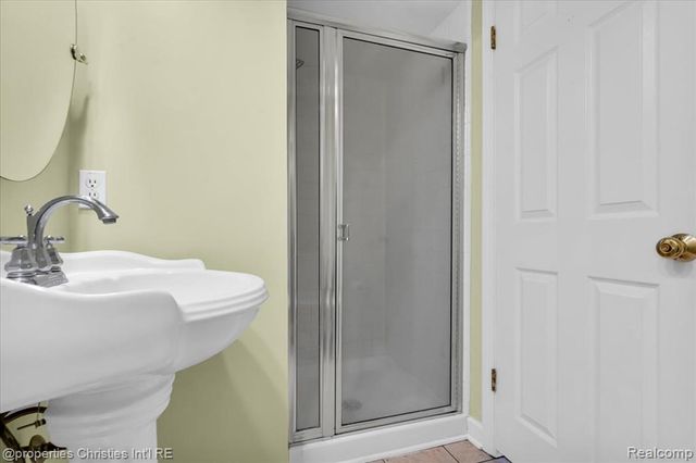 6651 Hearthside Court, West Bloomfield, MI 48322
