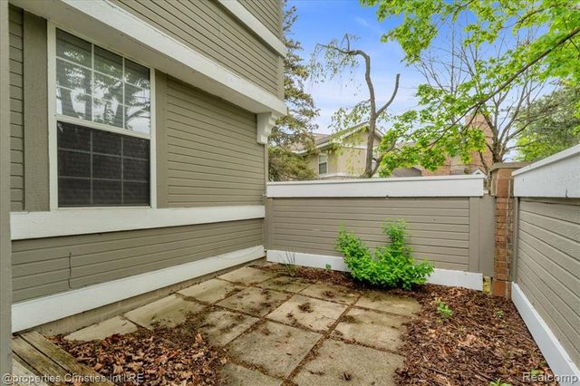 6651 Hearthside Court, West Bloomfield, MI 48322