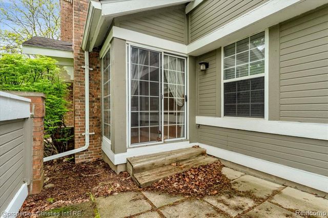 6651 Hearthside Court, West Bloomfield, MI 48322