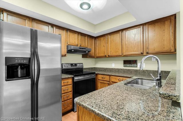 6651 Hearthside Court, West Bloomfield, MI 48322