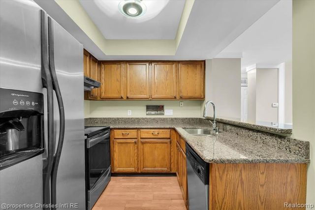 6651 Hearthside Court, West Bloomfield, MI 48322